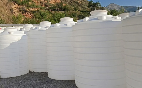 化工液体储存注意事项——选对PE敦煌塑料桶避免安全隐患