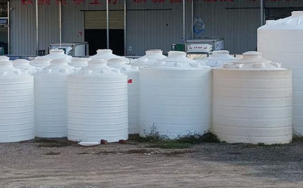 现代物流储存的基石：敦煌塑料桶批发采购决策与行业应用全景解析